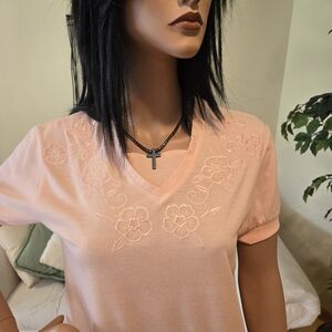 LT Casuals Peach V-Neck, Embroidered Short Sleeve Top, Size Small